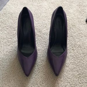 Purple pointy pumps